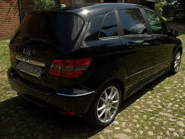Gebraucht Mercedes B180 116 PS (85 kW) 2011 Schwarz Van / Kleinbus