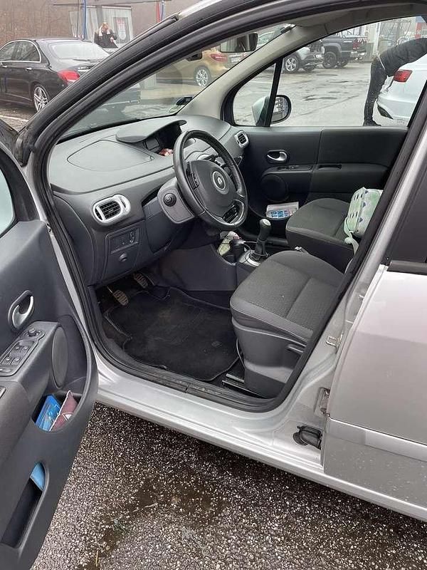 Gebraucht Renault Modus Dynamique 103 PS (75 kW) 2011 Silber Van / Kleinbus