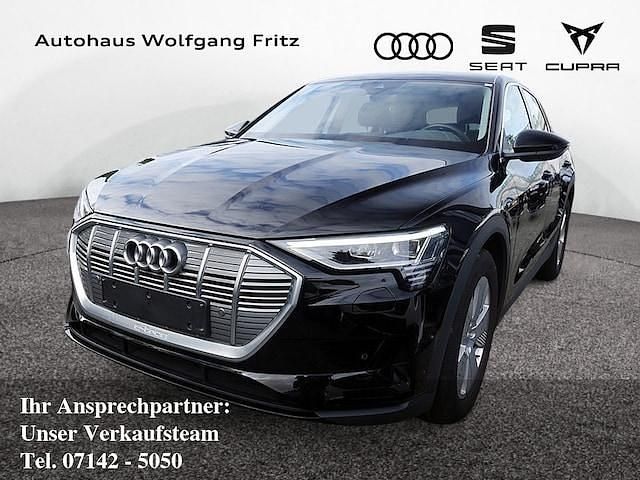 Brillantschwarz Gebraucht 2022 Audi e-tron Comfort SUV | 29.830 € (Etwas zu teuer) - Bild 1/4