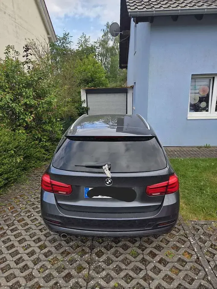 Gebraucht BMW 318 Advantage 136 PS (100 kW) 2019 Grau Kombi