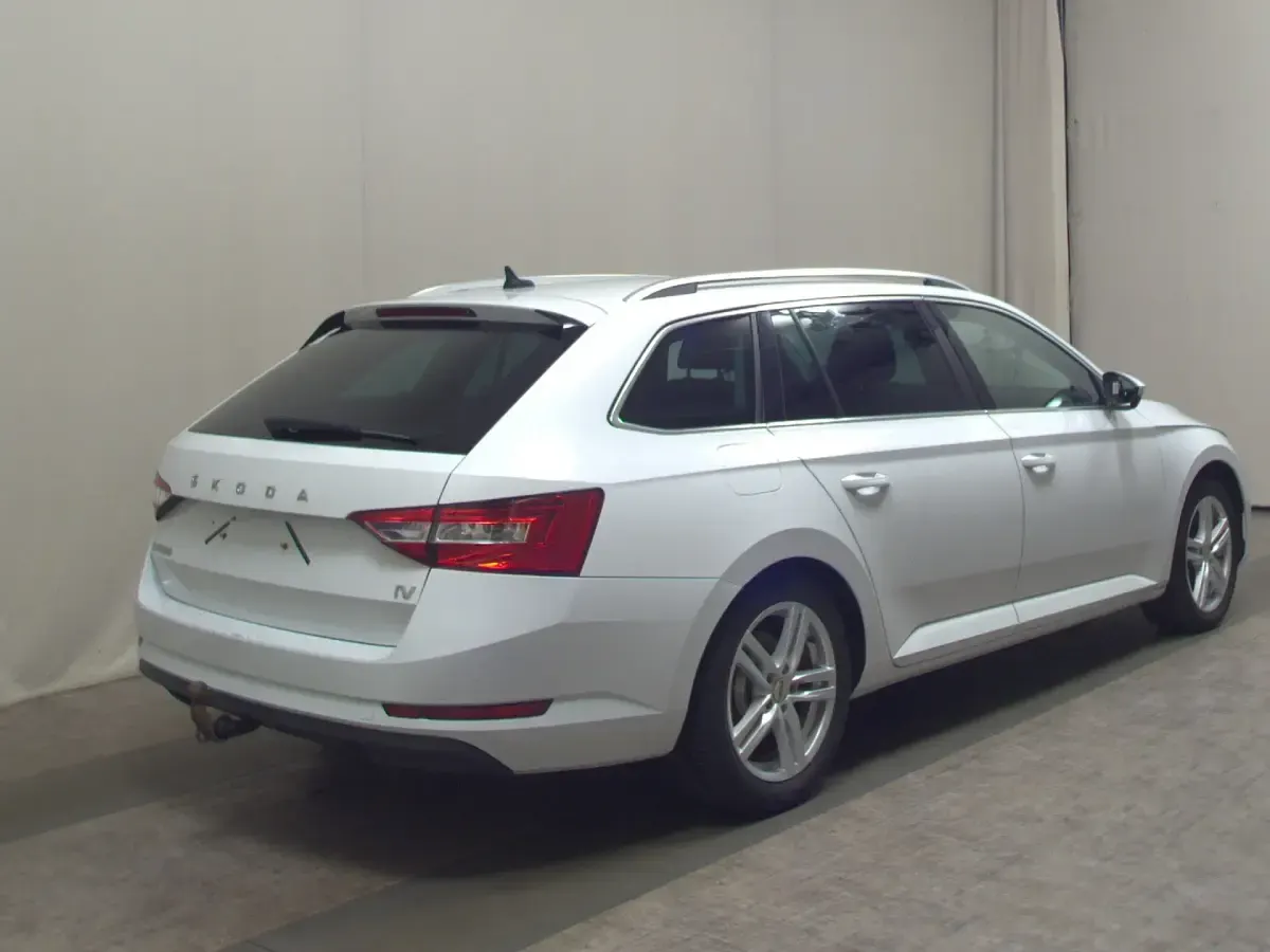 Gebraucht Skoda Superb Style 218 PS (160 kW) 2020 Weiss Kombi