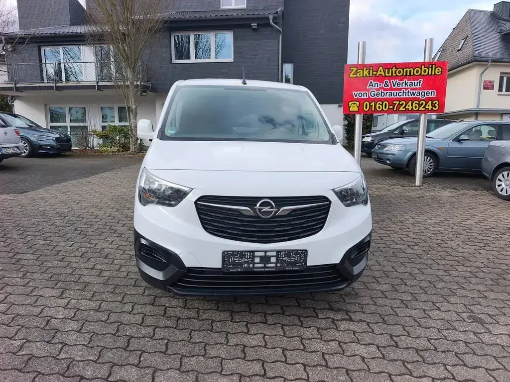 Second-hand Opel Combo Edition 76 CP (55 kW) 2019 Alb Monovolum