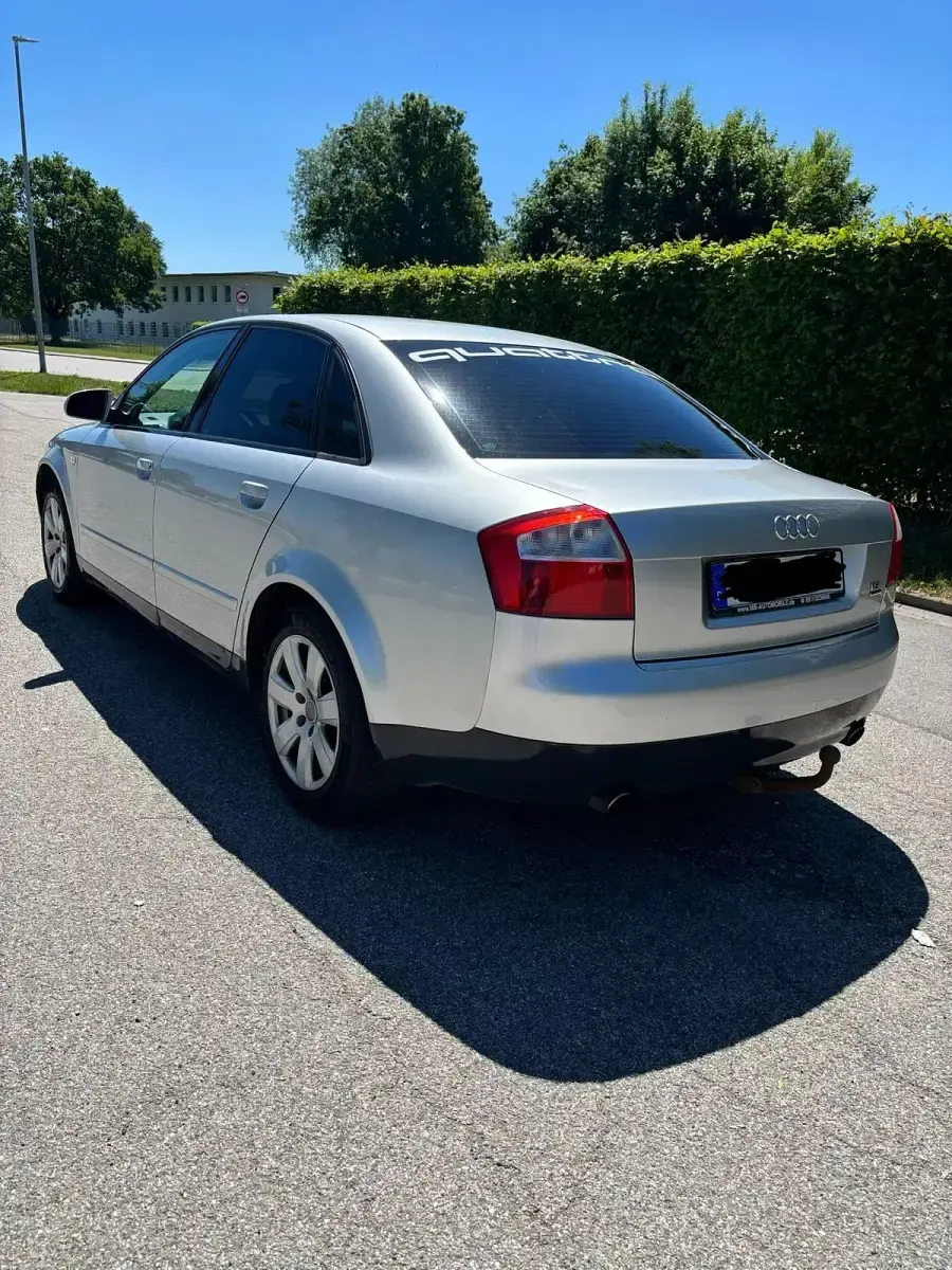 Używany Audi A4 150 KM (110 kW) 2001 Szary Sedan/Limuzyna