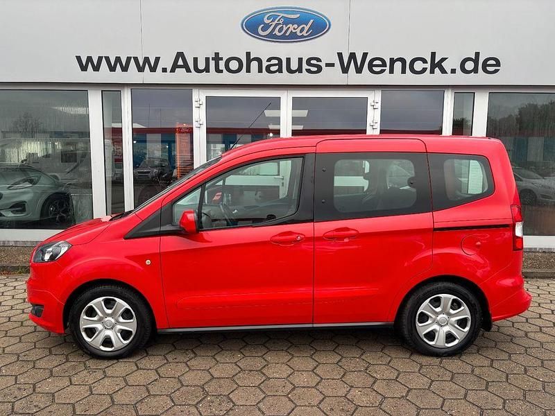 Rot Gebraucht 2017 Ford Tourneo Van / Kleinbus | 11.970 € (Teuer) - Bild 1/4