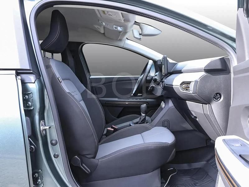 Gebraucht Dacia Jogger Extreme 141 PS (103 kW) 2023 Zedergrün (grün) Van / Kleinbus