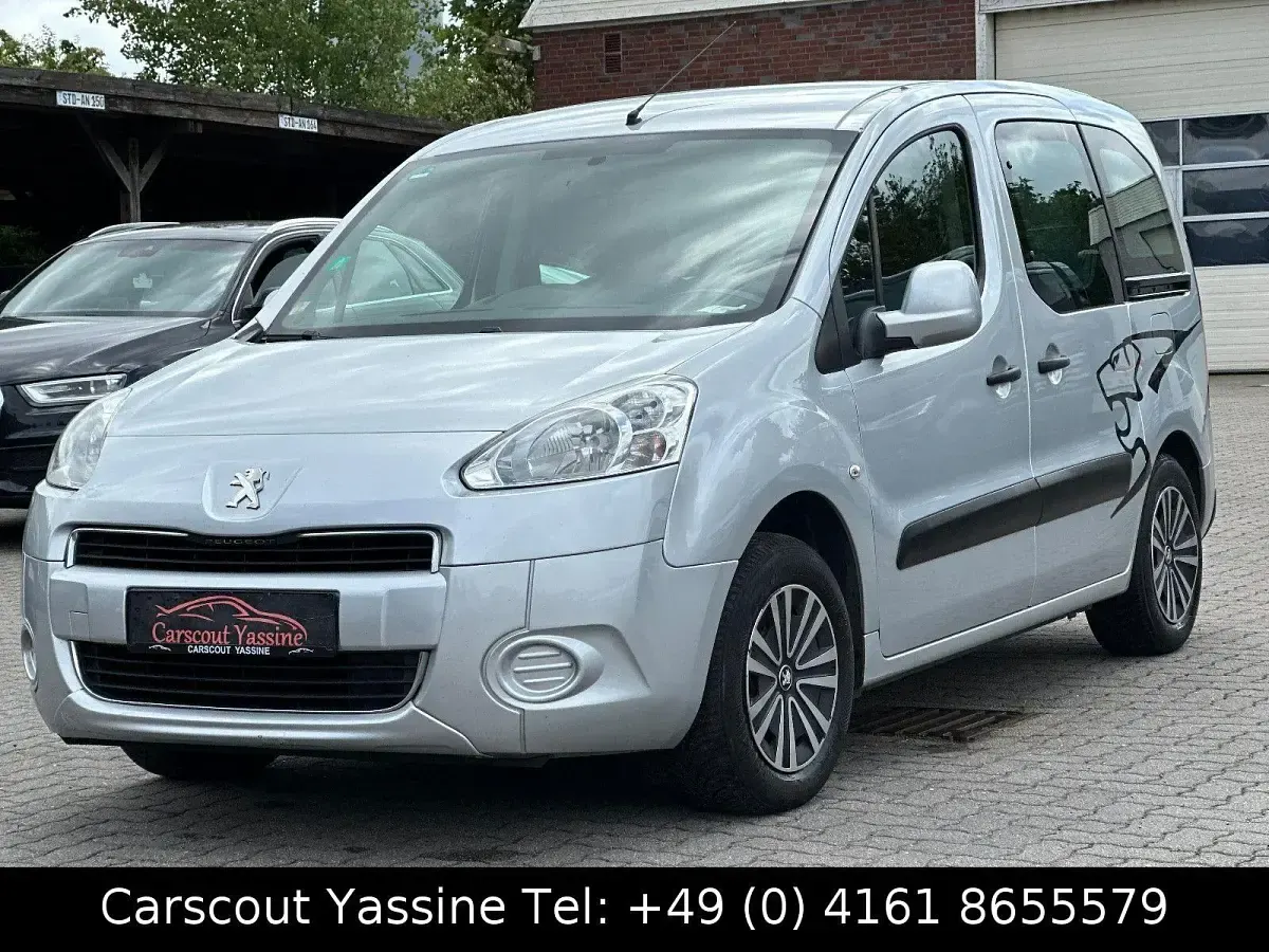 Gebraucht Peugeot TePee Active 92 PS (67 kW) 2013 Grau Kombi