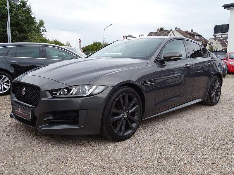 Grau Gebraucht 2016 Jaguar XE R-Sport Limousine | 13.350 € (Fairer Preis) - Bild 1/4