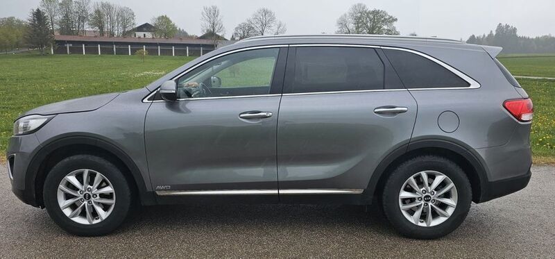 Grau Gebraucht 2016 Kia Sorento Vision SUV | 13.200 € (Guter Preis) - Bild 1/4