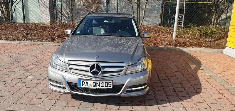 Grau Gebraucht 2011 Mercedes C220 Avantgarde Limousine | 5.000 € (Guter Preis) - Bild 1/4