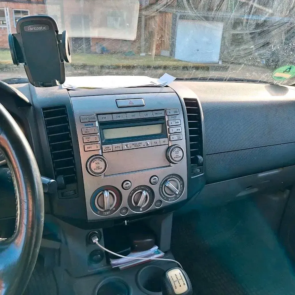 Używany Ford Ranger 140 KM (102 kW) 2009 Czarny Pickup
