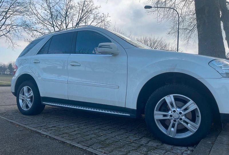 Gebraucht Mercedes ML350 231 PS (169 kW) 2011 Weiß SUV