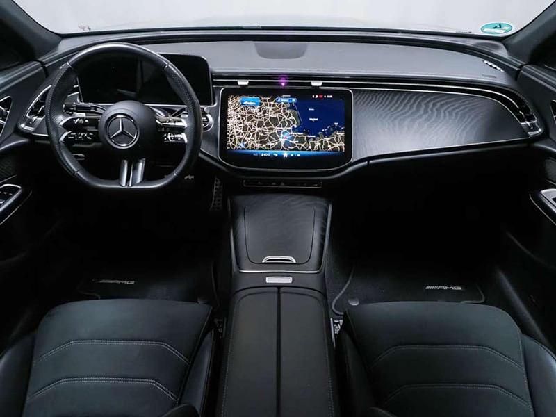 Gebraucht Mercedes E220 AMG 197 PS (144 kW) 2024 Metalliclack verdesilber Limousine