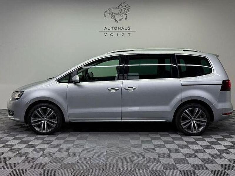 Reflexsilber metallic Gebraucht 2018 VW Sharan Highline Van / Kleinbus | 27.200 € (Fairer Preis) - Bild 1/4