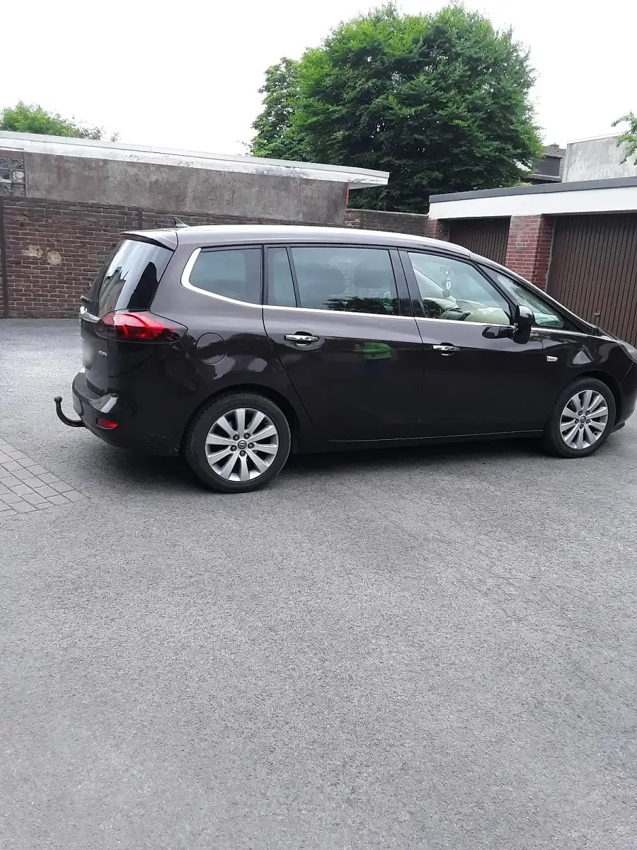 Gebraucht Opel Zafira 150 PS (110 kW) 2013 Braun Van / Kleinbus