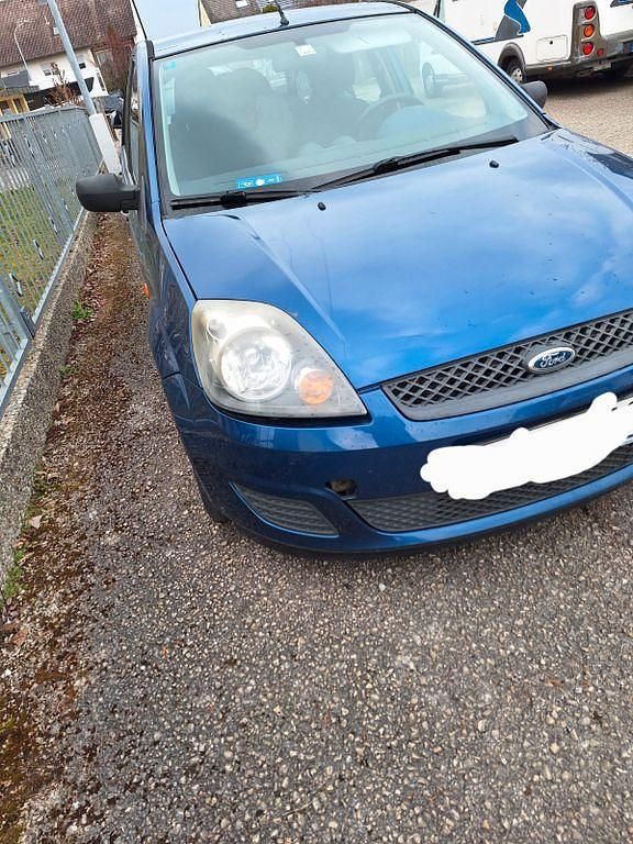 Gebraucht Ford Fiesta Ambiente 69 PS (50 kW) 2007 Blau Kleinwagen