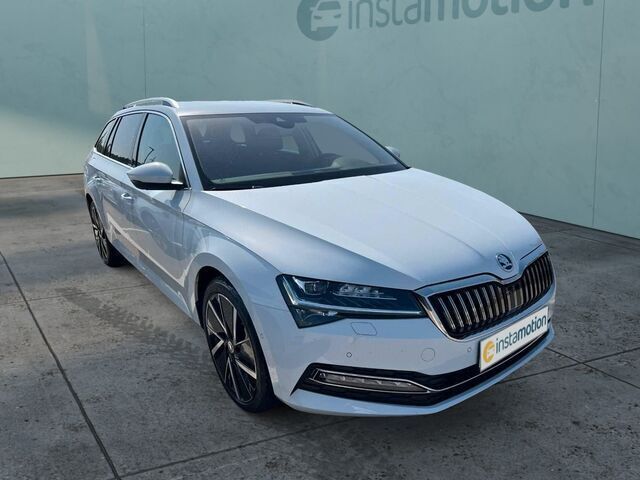 Weiß Gebraucht 2023 Skoda Superb Style Kombi | 45.590 € - Bild 1/2