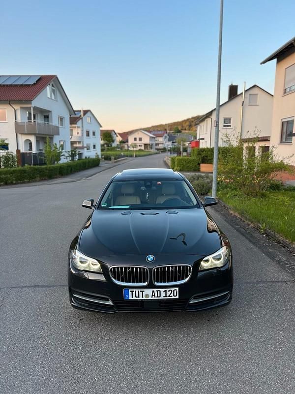 Braun Gebraucht 2016 BMW 520 Limousine | 14.350 € (Fairer Preis) - Bild 1/4