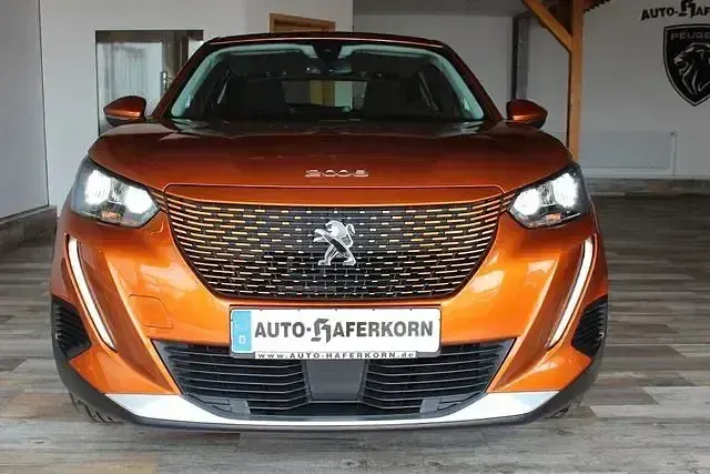 Gebraucht Peugeot e-2008 Active 100 kW (136 PS) 2021 Orange SUV