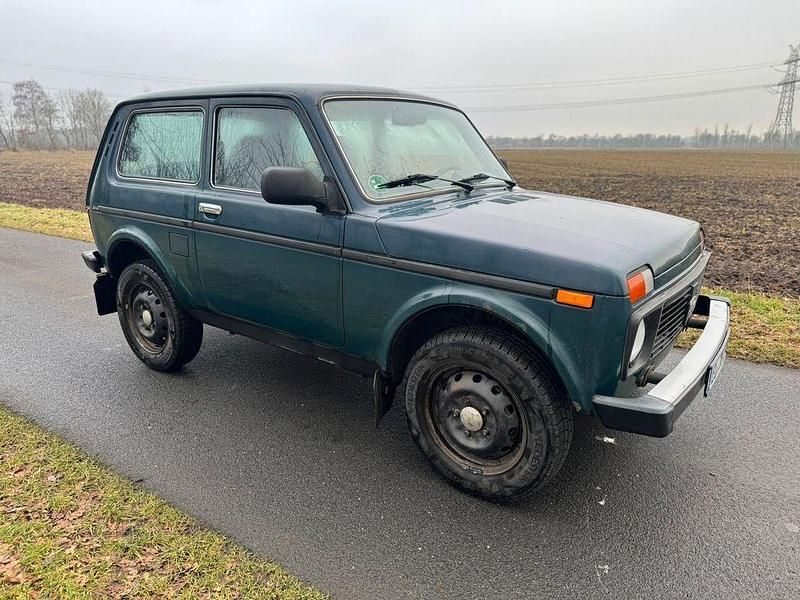 Gebraucht Lada niva 82 PS (60 kW) 2010 Grün SUV