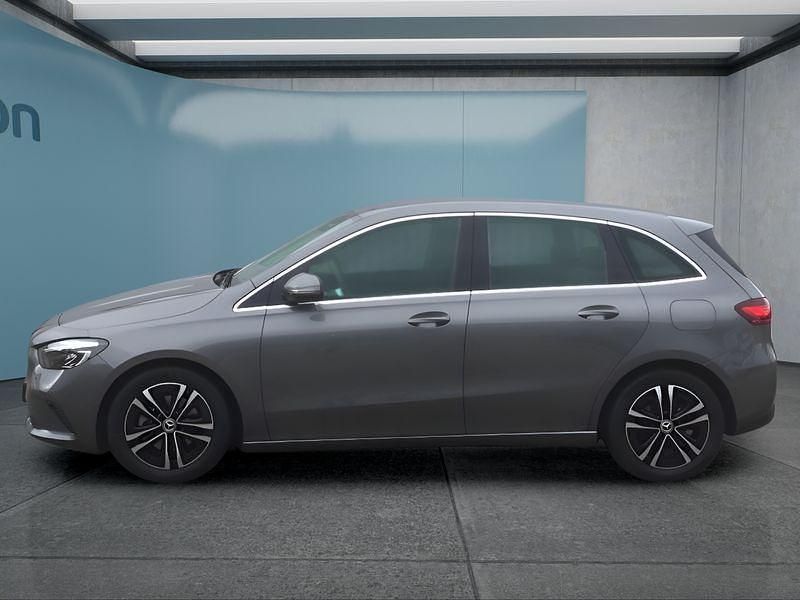 Grau Gebraucht 2024 Mercedes B180 Van / Kleinbus | 30.799 € (Guter Preis) - Bild 1/4