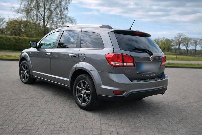 Gebraucht Fiat Freemont 140 PS (102 kW) 2013 Grau SUV