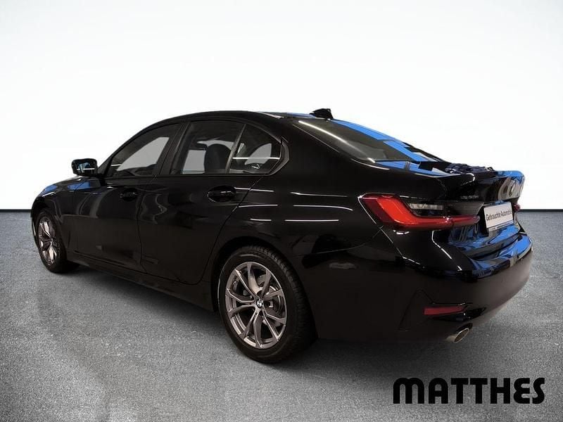 Gebraucht BMW 318 Advantage 150 PS (110 kW) 2022 Schwarz Limousine