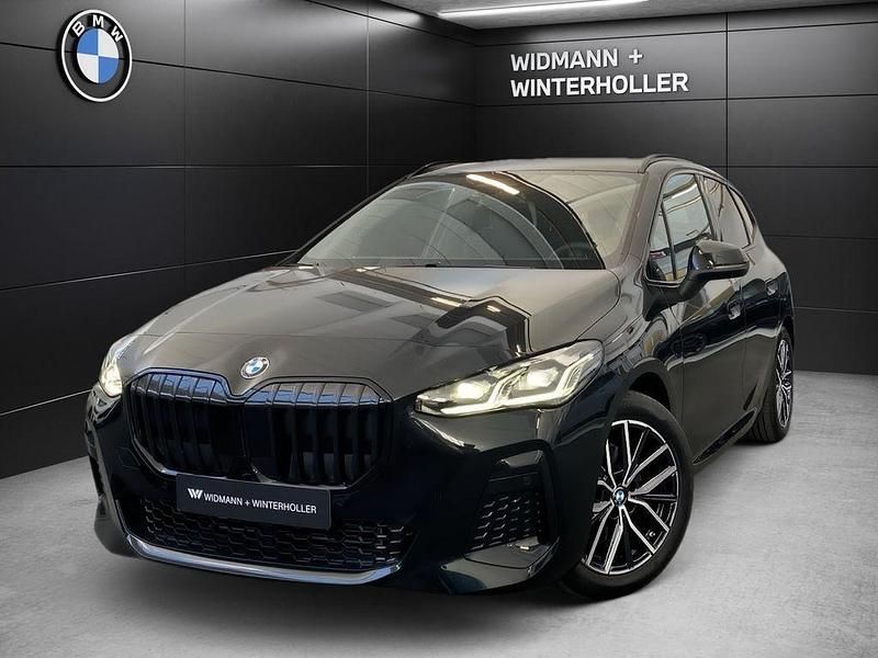 Schwarz Gebraucht 2025 BMW 220 Active Tourer M Sport Van / Kleinbus | 42.380 € - Bild 1/3