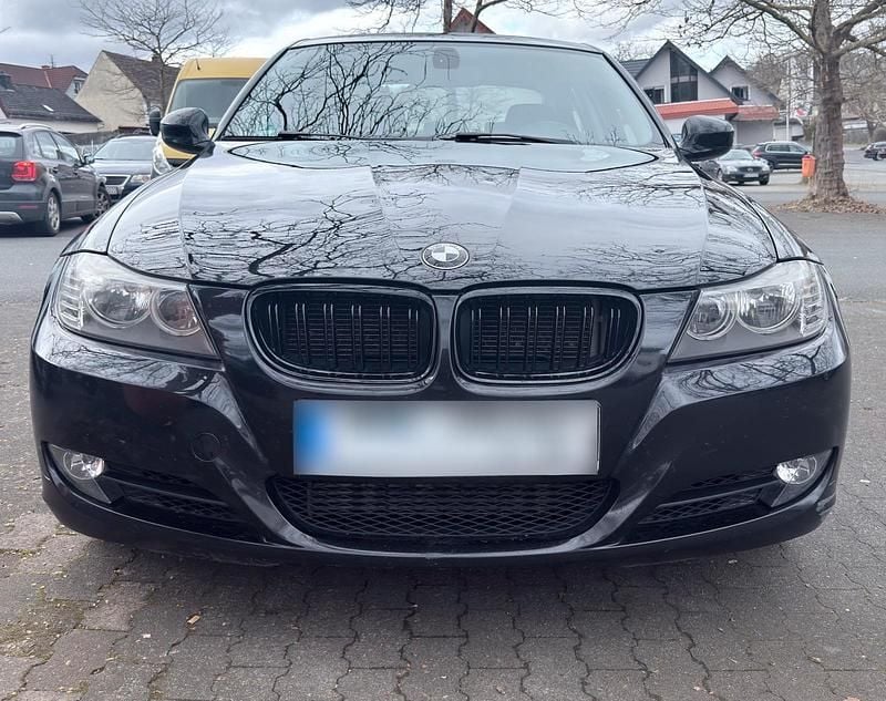 Gebraucht BMW 330 245 PS (180 kW) 2011 Schwarz Limousine