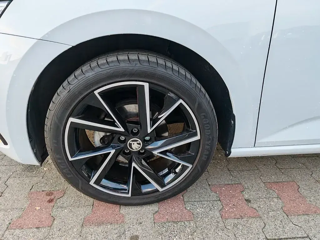 Gebraucht Skoda Scala Selection 150 PS (110 kW) 2024 Weiß Kleinwagen