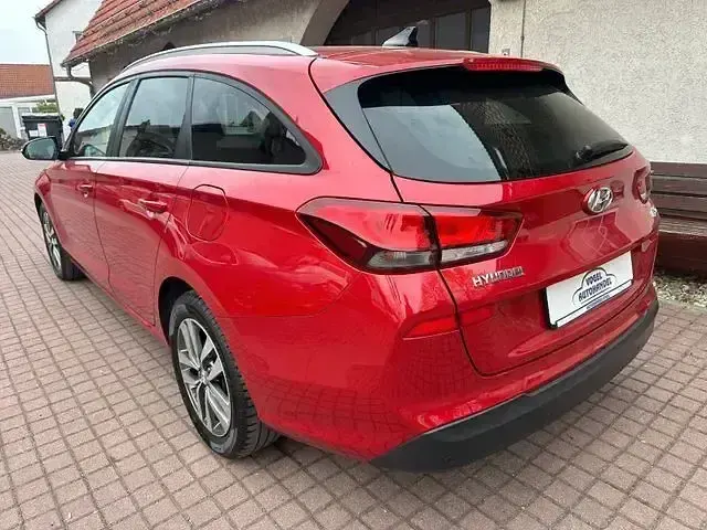 Gebraucht Hyundai i30 136 PS (100 kW) 2017 Rot Kombi