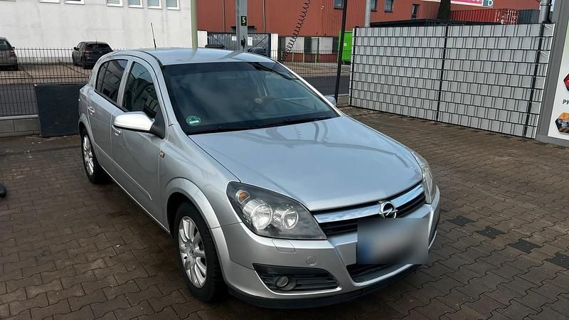 Grau Gebraucht 2005 Opel Astra Kleinwagen | 3.600 € (Teuer) - Bild 1/4
