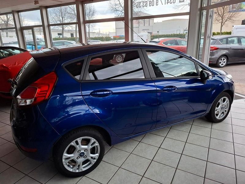 Gebraucht Ford Fiesta Trend 75 PS (55 kW) 2017 Blau Kleinwagen