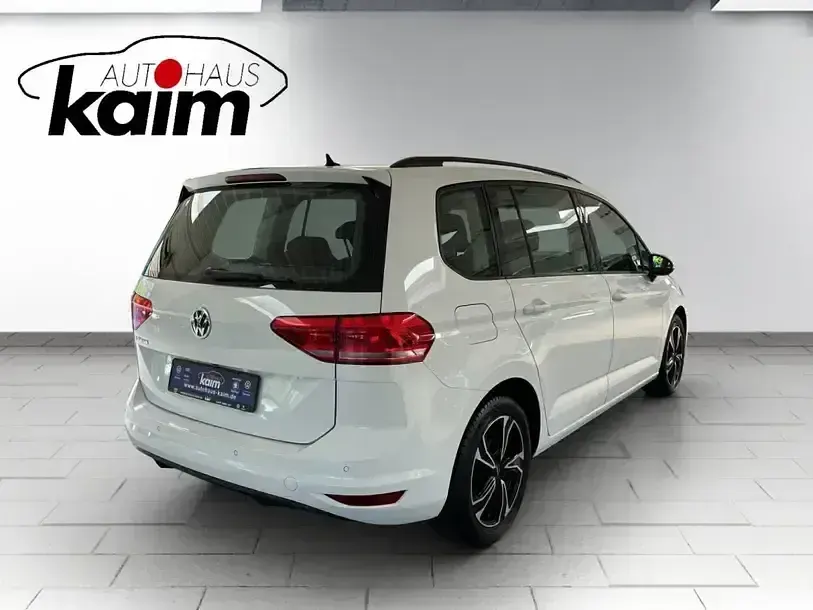 Gebraucht VW Touran Comfortline 150 PS (110 kW) 2019 Weiß Van / Kleinbus