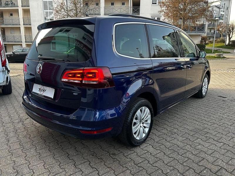 Gebraucht VW Sharan 150 PS (110 kW) 2019 Blau Van / Kleinbus