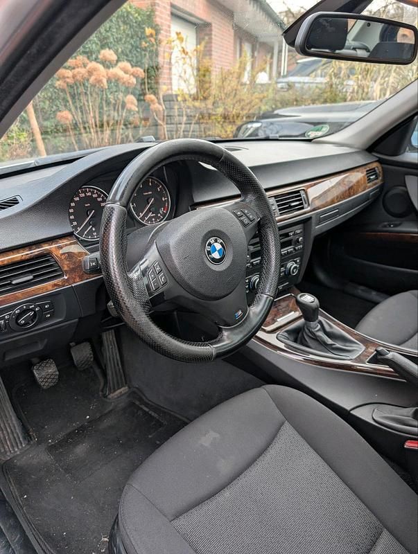 Gebraucht BMW 318 143 PS (105 kW) 2008 Grau Limousine