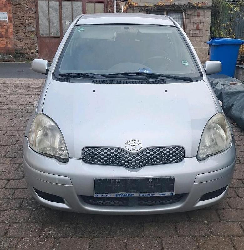 Grau Gebraucht 2004 Toyota Yaris Kleinwagen | 1.500 € (Guter Preis) - Bild 1/4