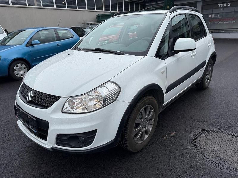 Weiß Gebraucht 2009 Suzuki SX4 GL SUV | 6.999 € (Fairer Preis) - Bild 1/4