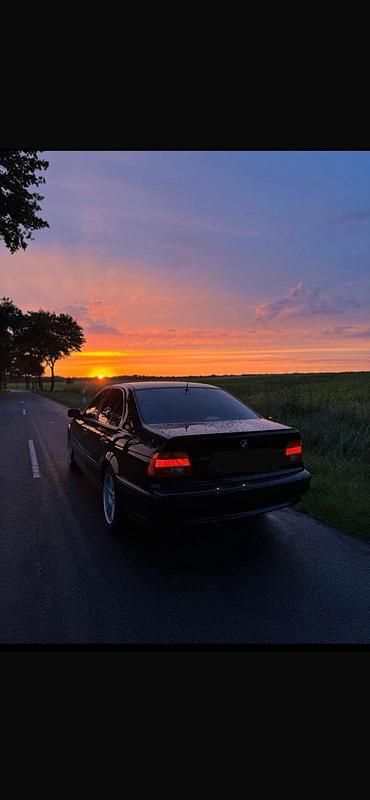 Schwarz Gebraucht 2002 BMW 520 Limousine | 2.499 € (Superpreis) - Bild 1/4