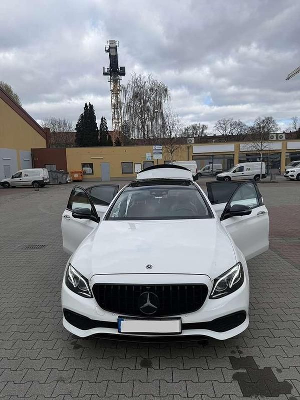 Gebraucht Mercedes E220 194 PS (142 kW) 2019 Weiß Limousine