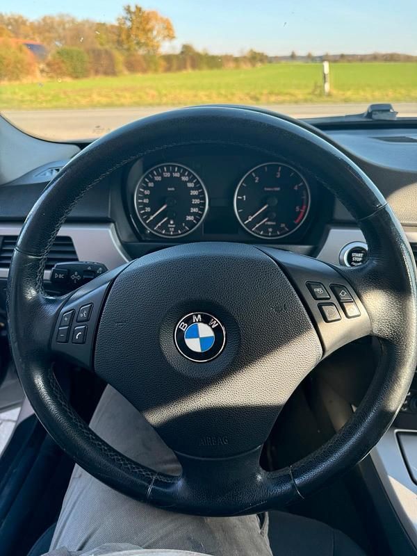 Gebraucht BMW 318 123 PS (90 kW) 2007 Silber Limousine