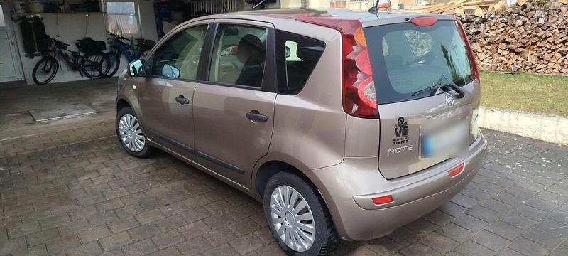 Gebraucht Nissan Note Acenta 88 PS (64 kW) 1962 Beige Kleinwagen