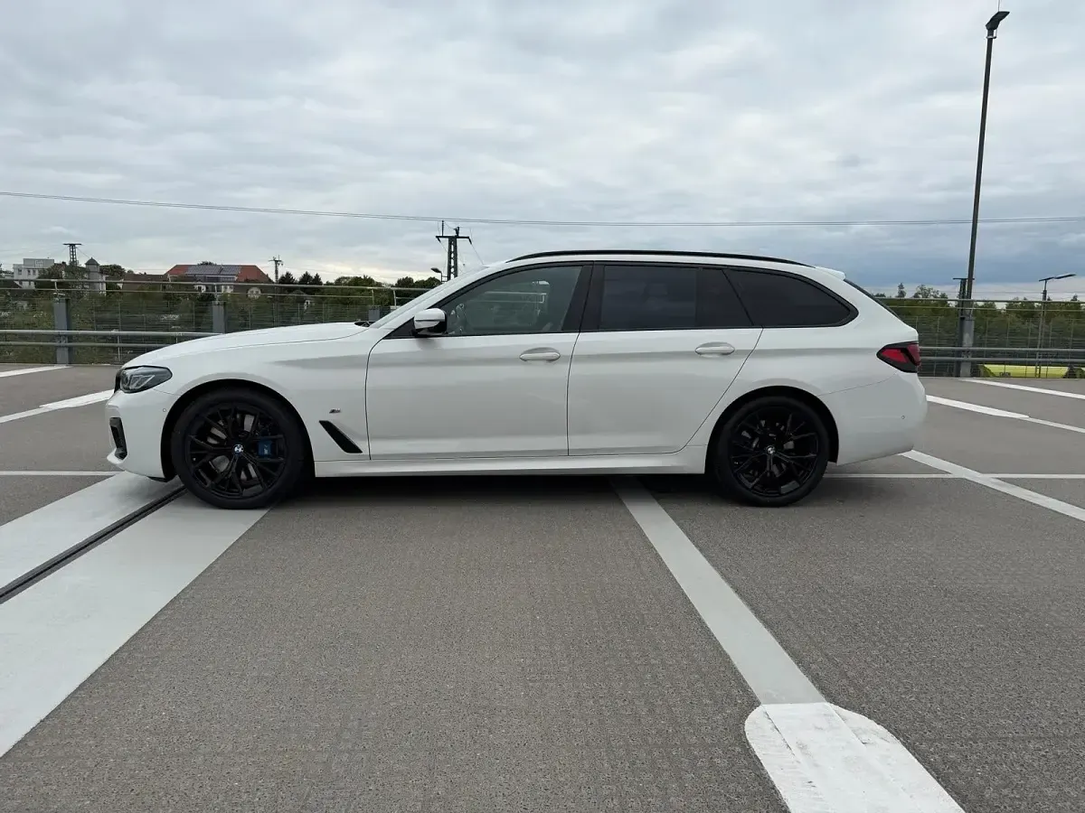 Gebraucht BMW 540 Efficient Dynamics 340 PS (250 kW) 2022 Weiß Kombi