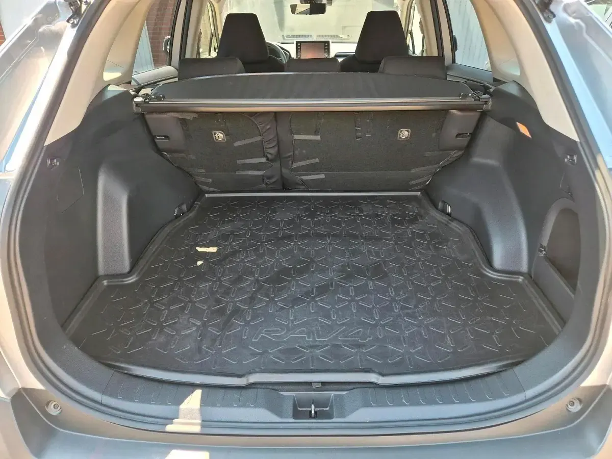 Gebraucht Toyota RAV4 Hybrid Team 218 PS (160 kW) 2021 Silber SUV