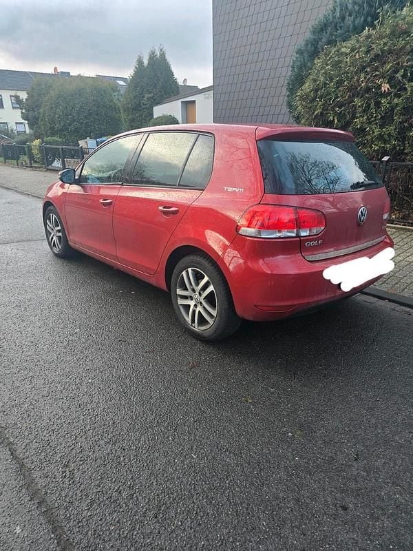 Gebraucht VW Golf VI 75 PS (55 kW) 2010 Rot Kleinwagen