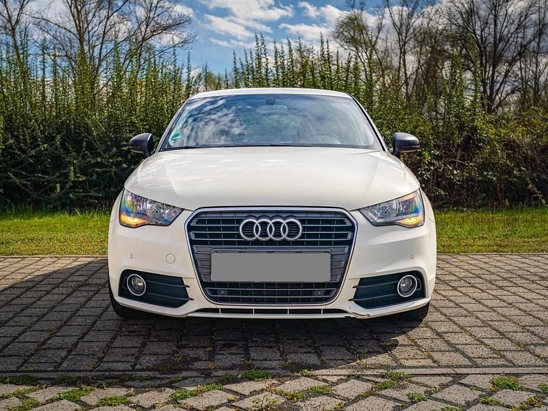 Gebraucht Audi A1 86 PS (63 kW) 2011 Weiß Kleinwagen