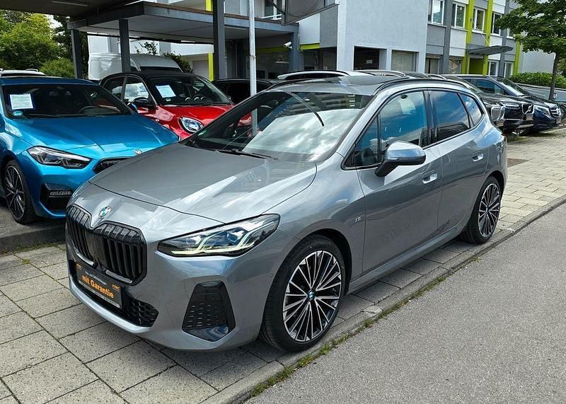 Grau Gebraucht 2024 BMW 218 Active Tourer Performance Van / Kleinbus | 29.900 € (Superpreis) - Bild 1/4