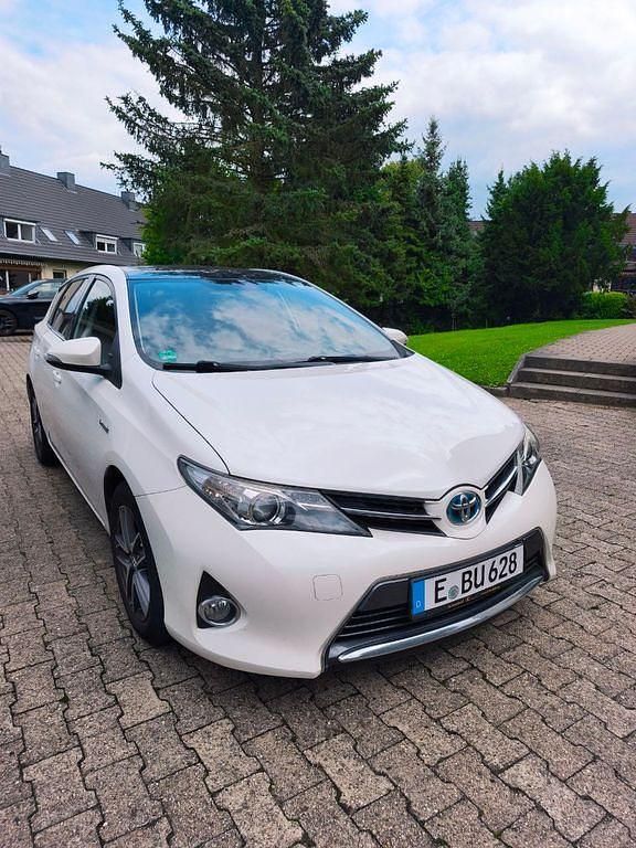 Weiß Gebraucht 2014 Toyota Auris Comfort Limousine | 9.300 € (Fairer Preis) - Bild 1/4