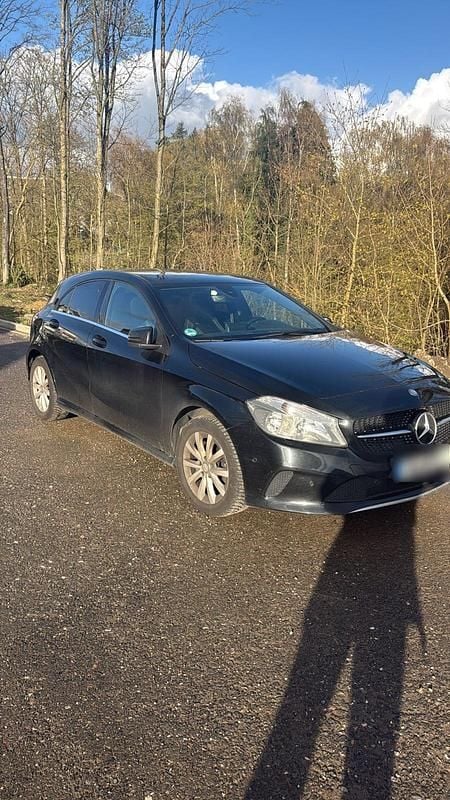 Gebraucht Mercedes A180 109 PS (80 kW) 2016 Schwarz Kleinwagen