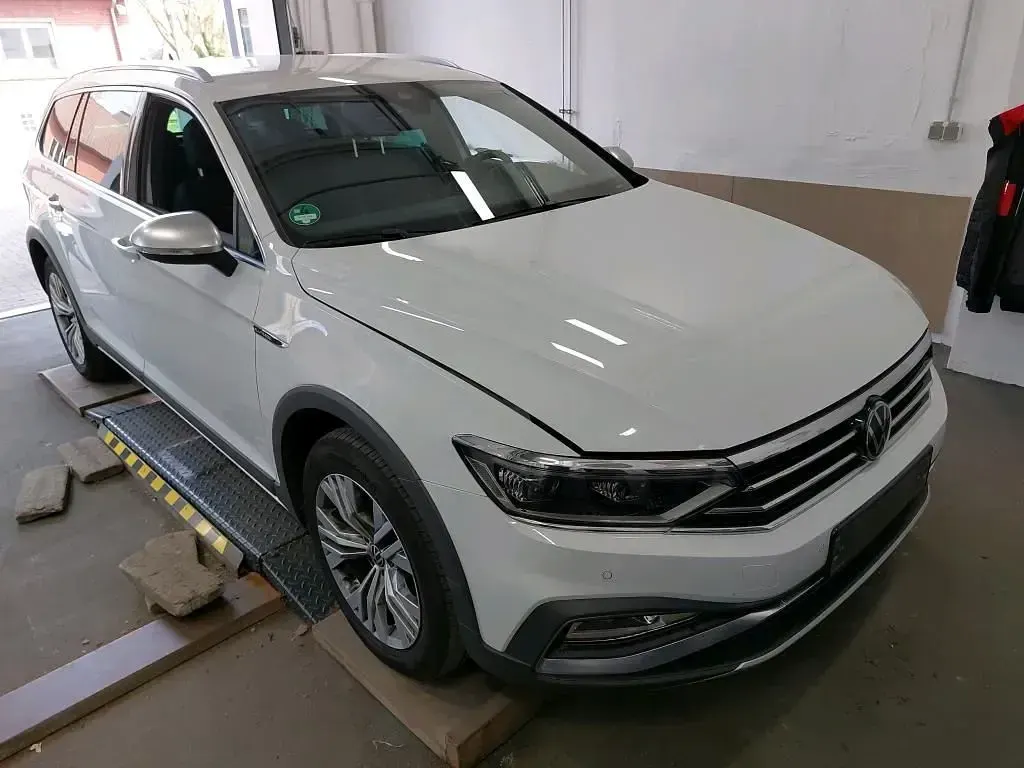 Gebraucht VW Passat Alltrack 200 PS (147 kW) 2024 Weiß Kombi