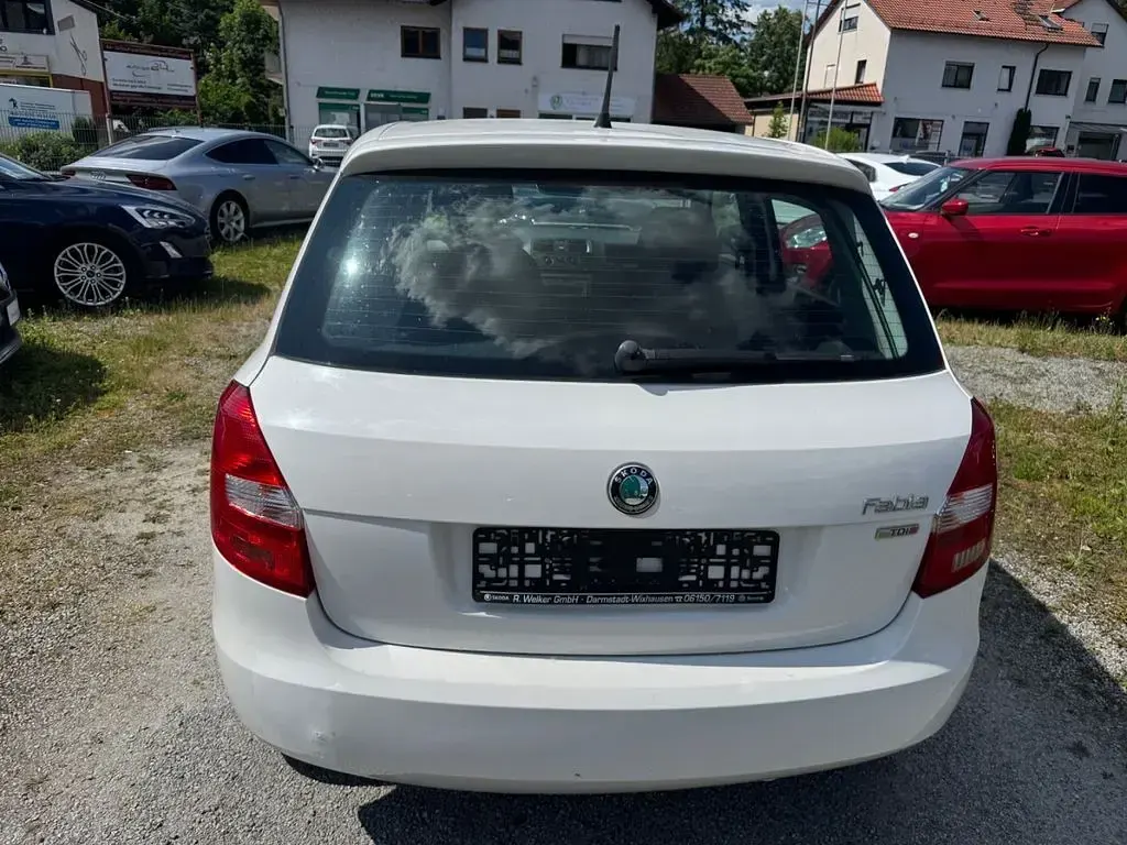 Gebraucht Skoda Fabia Cool Edition 90 PS (66 kW) 2012 Weiß Limousine